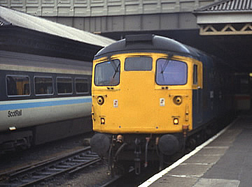 26023 on the 1705 2G31 Waverley to Cardenden on 24/09/86.