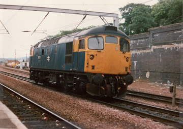 26021 at Carstairs, waiting to work the AT02 ballast trip in August 1989. TZ